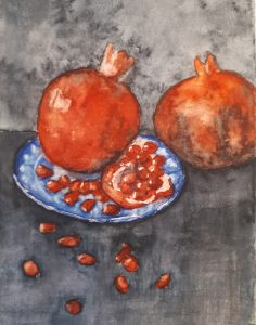 Pomegranates watercolor painting on a blue patterned plate, still life art, vibrant red tones, realistic detail, artistic expression, food illustration, El Visor escuela de arte en Barcelona.