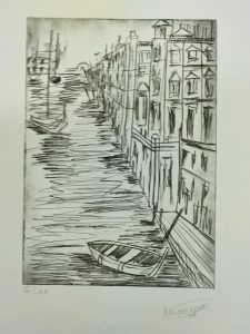 Calle de Venecia en Venecia, Italia, con un pequeño barco en el canal y edificios históricos a lo largo del agua. Ilustración en tinta de estilo artístico y urbano.