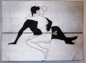 grabado-punta-seca-tetrabrick-18 Un dibujo de dos personas abrazadas, en estilo minimalista y línea sencilla, realizado en un mural o pared, que transmite cercanía y vínculo emocional en el arte.