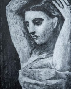 Expresión artística en grafito de una mujer con mirada introspectiva, creada en la escuela de arte El Visor en Barcelona. Arte y dibujo en un estilo realista y emotivo.