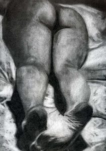 Estudio de figura humana en grafito, centrado en las curvas y formas anatómicas, en un estilo artístico realista y detallado.