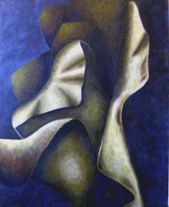 Estudio de una escultura abstracta en tonos neutros y fondo azul intenso, realizado en dibujo, pintura y escultura en la escuela de arte El Visor en Barcelona.