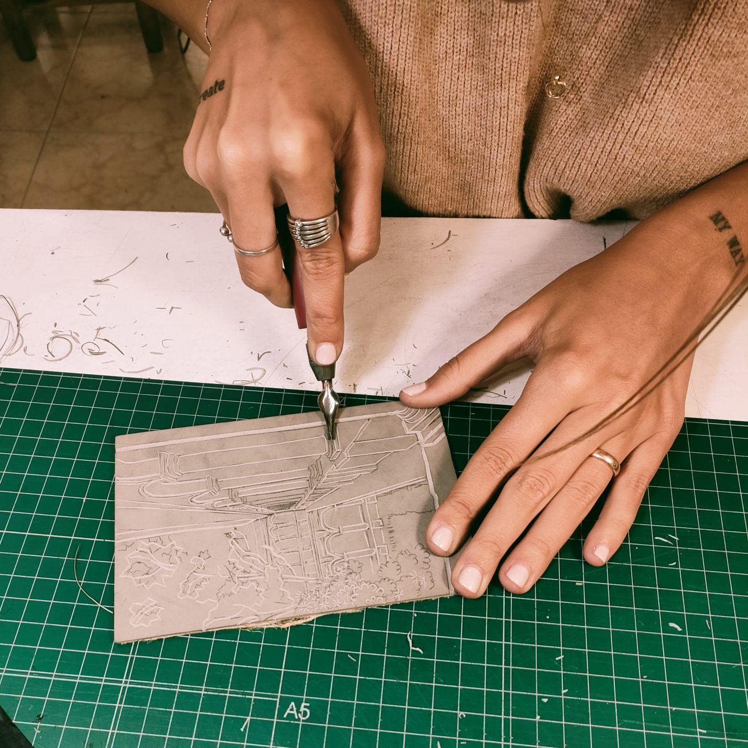 Dibujo y pintura en la escuela de arte El Visor en Barcelona, formación artística para todos los niveles.